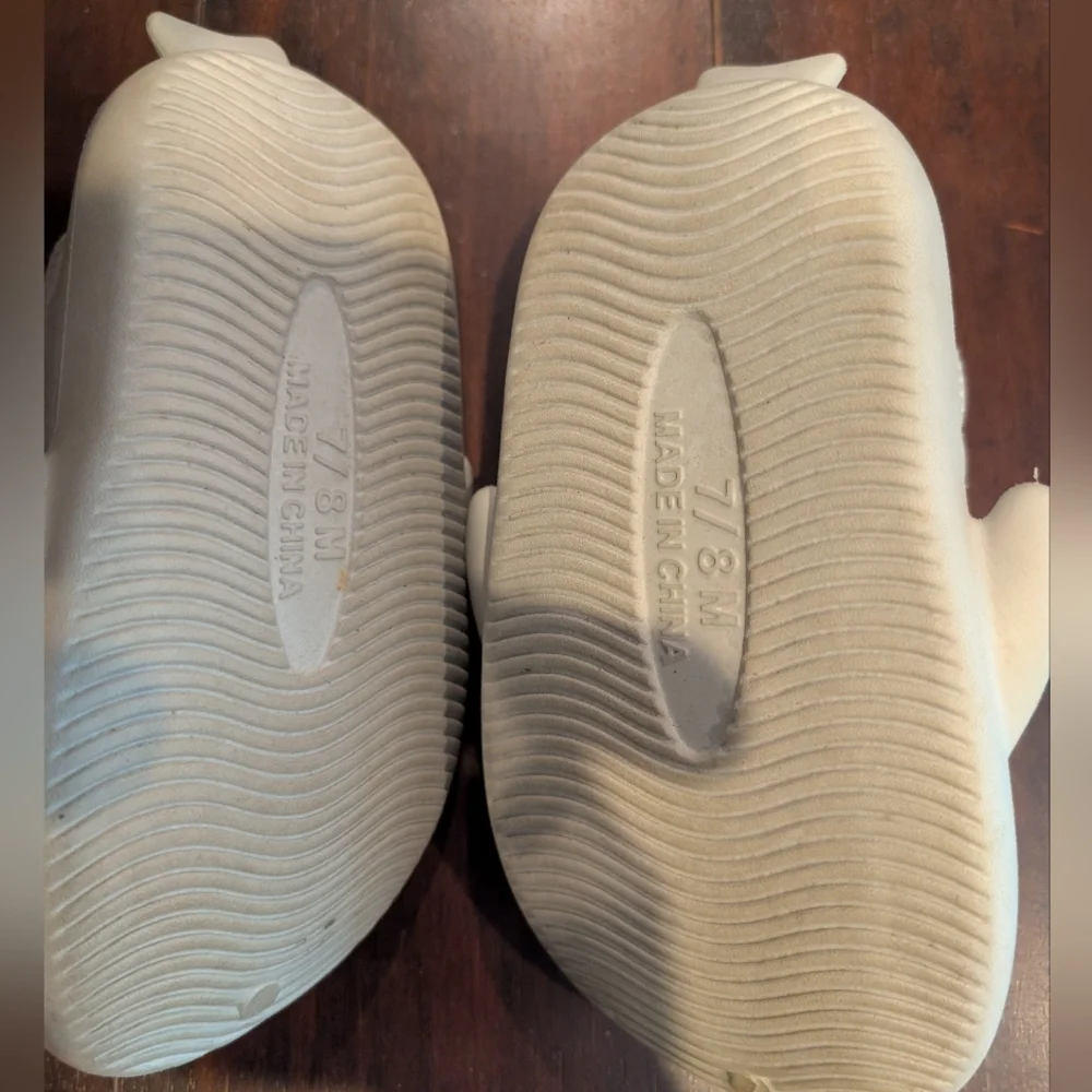 🦋 Gray Shark Slippers for Toddler Size 7-8
